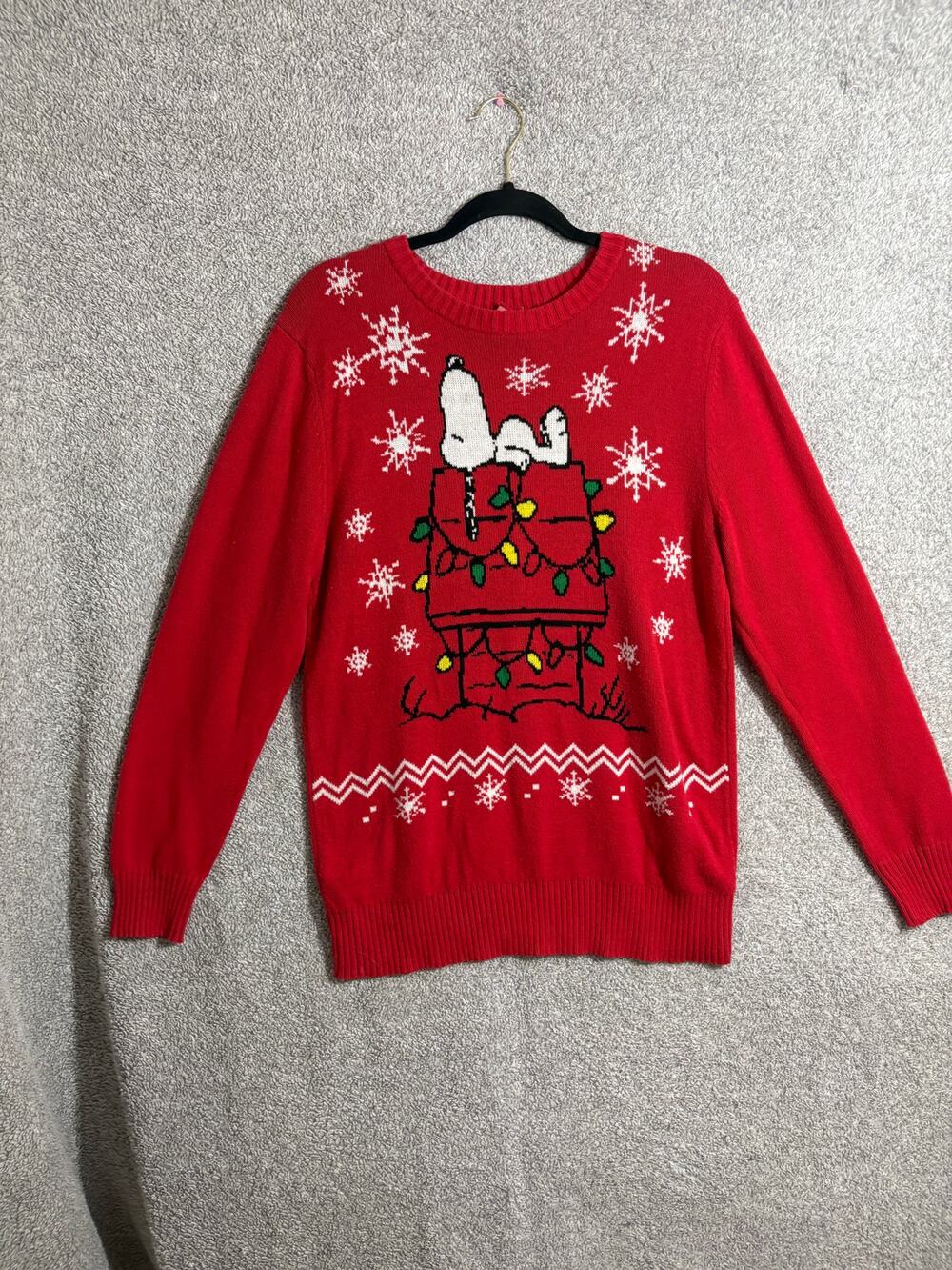 Peanuts Snoopy M Christmas Sweater Doghouse Lights Red Knit